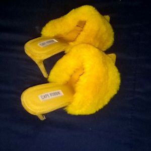 Yellow fur pump